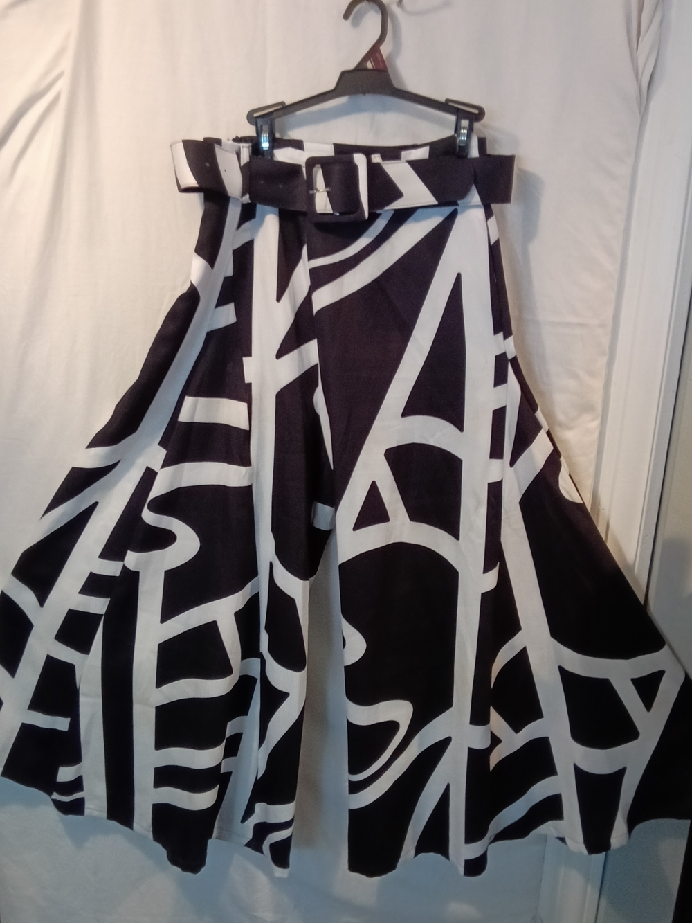 High-Waist Black & White Graphic Wide-Leg Jumpsuit with Belt